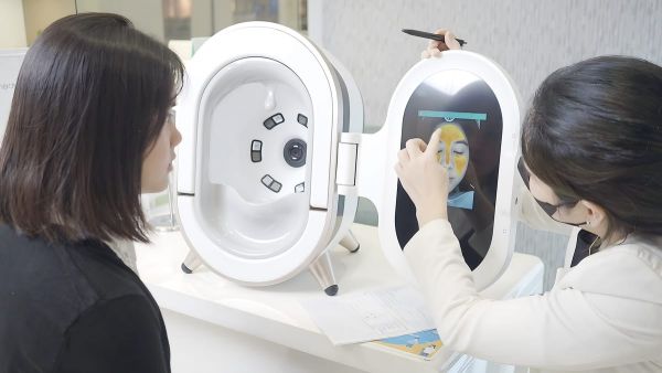 Discover your perfect look with our face shape detector